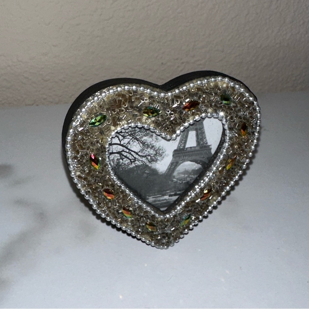 Beaded Heart Picture Frame - Picture 4 of 7